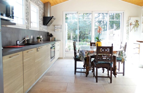 Saint-Hilaire-de-Riez House | At La Fradinière, pretty little vacation home & its 1850 m² garden