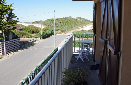 Camiers Apartment | At the foot of the dunes, tastefully renovated apartment for 2 people
