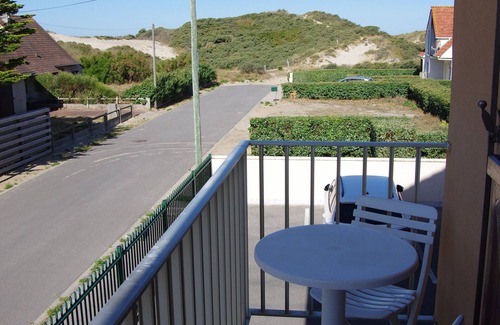 Camiers Apartment | At the foot of the dunes, tastefully renovated apartment for 2 people