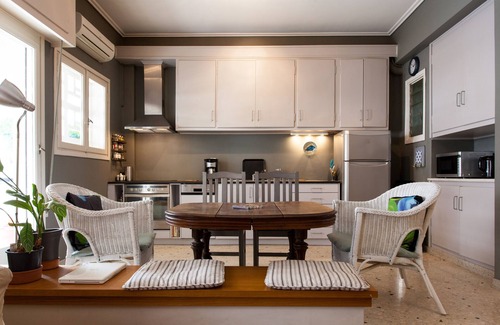 Exarhia Apartment | Athens centre, artist's apartment for 4