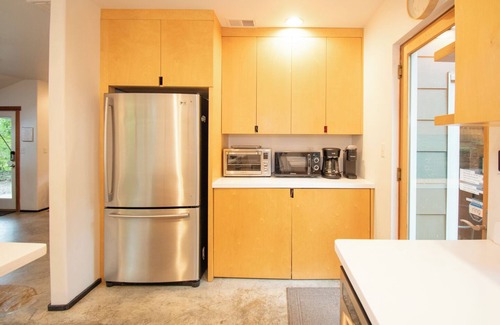 Athens House | Athens Getaway, Walk to Downtown!