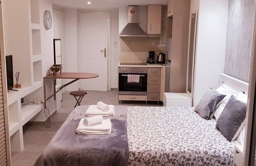 Filopappou Apartment | Athens koukaki cozy stydio near acropolis