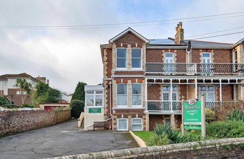 Roundham Apartment | Atherfield Apartments No. 6 - Tree Tops