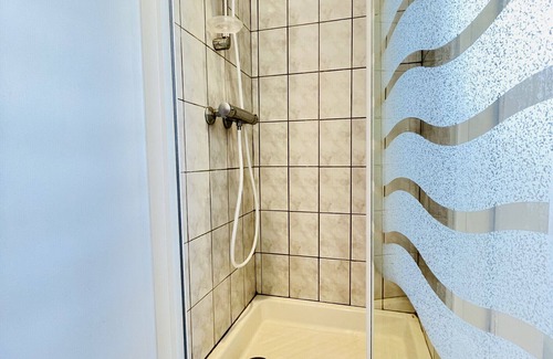Forges-les-Bains Apartment | Athos: Apartment 300 metres from the thermal baths (free parking)