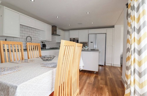 Porth Cottage | ATLANTIC SUNSET, pet friendly, character holiday cottage in Newquay
