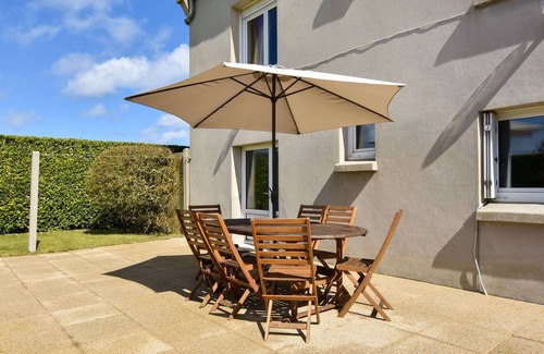 Ploudalmezeau House | Atmospheric Breton house with garden