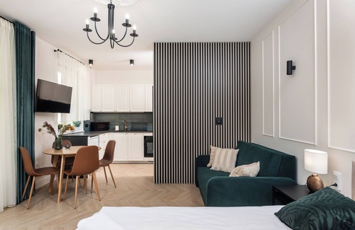 Stradom Apartment | Atrium by Upstairs