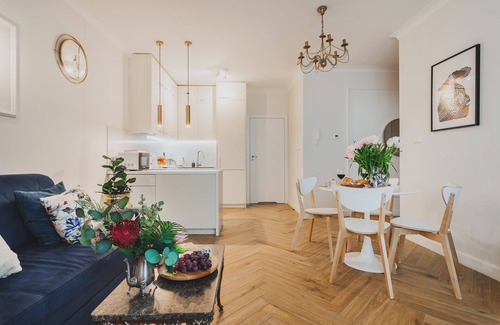 Stradom Apartment | Atrium by Upstairs