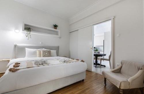 Mousio Apartment | Attica - Captivating 2-Bedroom Apt & Balcony in Athens