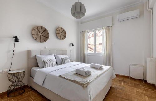 Mousio Apartment | Attica - Captivating 2-Bedroom Apt & Balcony in Athens