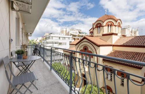 Mousio Apartment | Attica - Captivating 2-Bedroom Apt & Balcony in Athens