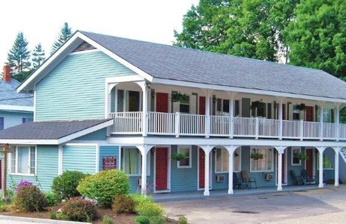 Bartlett Hotel | Attitash Motel & Suites