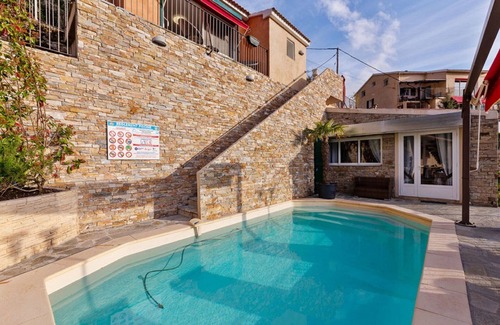 Mazzola Apartment | Attractive holiday home in Mazzola with sauna
