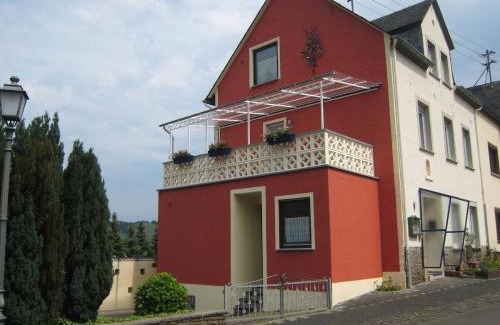 Bremm House | Attractive holiday home in Bremm with garden