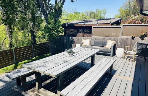 Milwood House | ATX Getaway! Pet Friendly- Large Deck & Luxury Bath