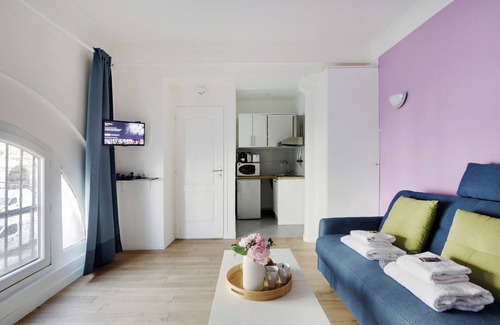 Quartier de la Porte-Saint-Denis Apartment | Atypical Bright Studio - 2P - Gare du Nord