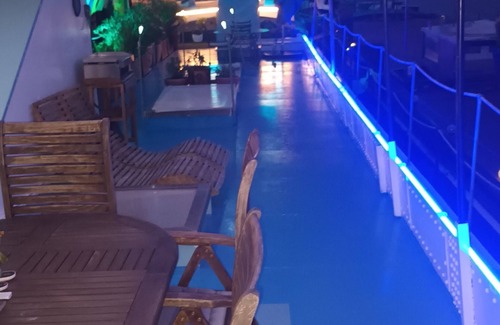 2nd Arrondissement Boat Rental | ATYPICAL COMFORT ROOM ON A BARGE ON THE RIVER SAONE