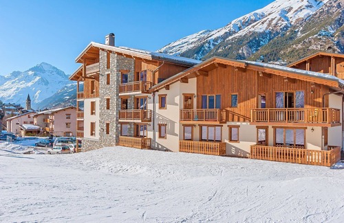 Lanslevillard Condo | Au pied des pistes | Vue imprenable + piscine