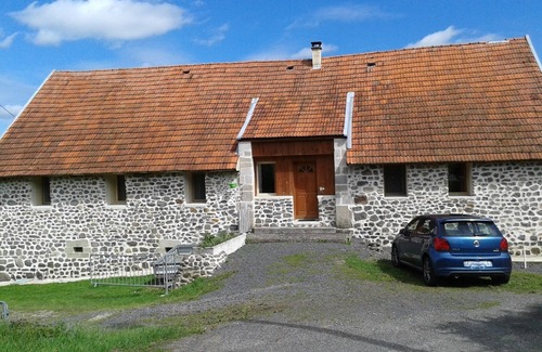 Veyrieres Apartment | Au Portes des Volcans D'auvergne, de la Rivière Dordogne et de ses Barrages