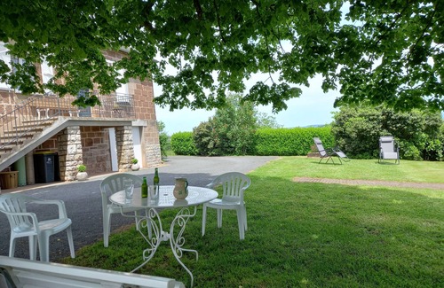 Saint-Pantaleon-de-Larche House | Au Sud-ouest de Brive Joli Gîte 8 Personnes à Deux pas de la Dordogne et du Lot