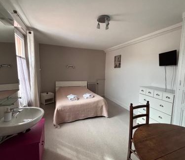 Cherisy Hotel | Auberge Cherisy
