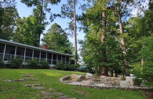 Eclectic Cabin | Aubreys Lakewood Cabin -FREE DAY w Qualified Booking- Fishing, Football Friendly