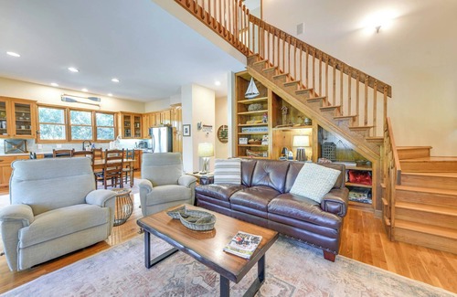 Smith Mountain Estates House | Auburn Game Day Getaway on Lake Martin w/Dock!