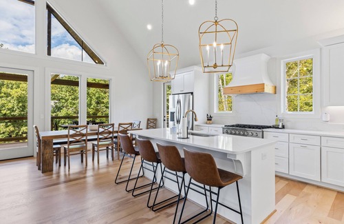 Dadeville House | Auburn Game Days! Newly built Home with Hot Tub, Fire Pit, King Beds, Sleeps 12!
