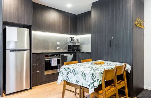 Newton Apartment | Auckland City Charm - 2BR Haven by Zodiak Stays