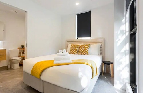 Newton Apartment | Auckland City Charm - 2BR Haven by Zodiak Stays