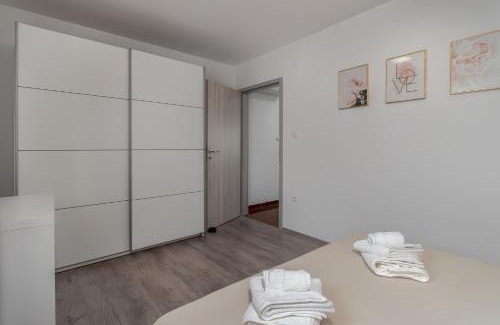 Sarsoni Apartment | Aura Apartment