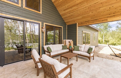 Biwabik House | Aurora Lakeside Retreat