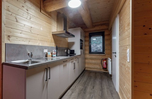 Jenig Ski Chalet | Authentic log house near top ski resort