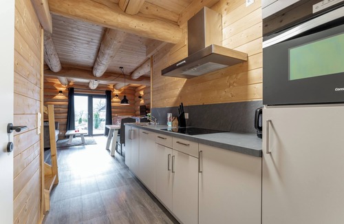 Jenig Ski Chalet | Authentic log house near top ski resort