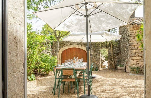 Cabrieres-d'Avignon House | Authentic Provencal farmhouse with pool for rent in Provence - L'Evasion