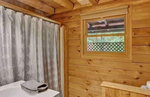Briar Crest Woods Cabin | Authentic Pocono Log Cabin | Hot Tub | Lake Access