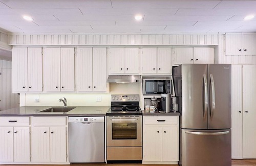 Huron-Kinloss Cottage | Autumn Nights by the Lake: Huron Shores