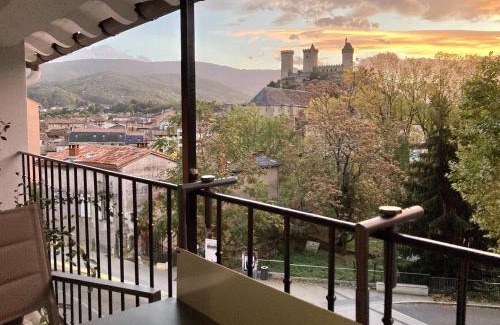Foix Apartment | AUX 4 LOGIS - Studio Le Roof - Une vue splendide - Petit déjeuner offert 1ère nuit
