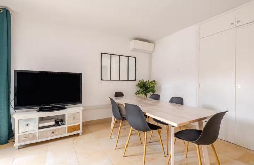 Quartier Administrations Apartment | Aux Arènes, 30m des Arènes, Balcon, Clim