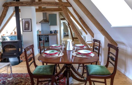 Tremblay-les-Villages Apartment | Aux Roses et aux Poutres - Jardin - Arrivée Autonome