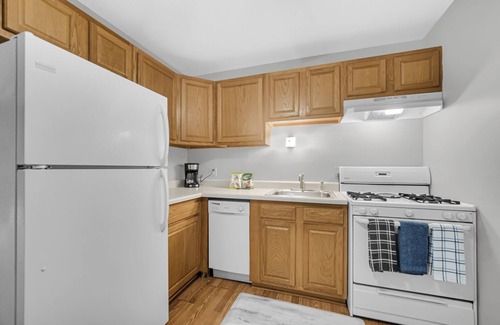 Crown Point Apartment | AVAIL 10/29- 1 bed/1 bath downtown Crown Point
