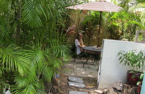 Kailua Apartment | Available and legal for stays less than 30 days.
