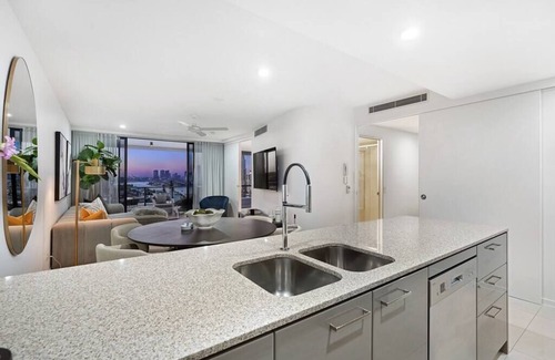Sorrento Condo | Avalon - 2 Bed Condo Pool, Spa, Steam, Gym, Cinema