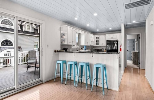 Avalon House | AVALON CLOSE TO BEACH 5 BEDRM 4 BATHS SLEEPS 14