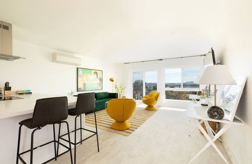 Middletown Condo | Avalon II by AvantStay | Chic & Stylish San Diego Condo w/Vibrant Interiors