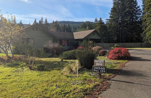 Bridgeville House | Avenue of the Giants Burl bungalow