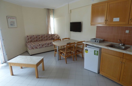 Icmeler City Center Apartment | Avlu 4 Apart Hotel