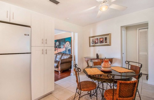 Tropic House | Avocado · Elegant Retreat Close to Beach & Arts District