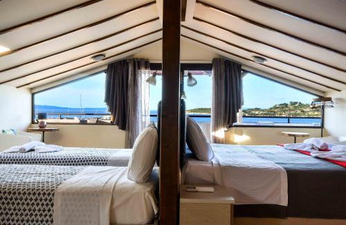 Ormos Panagias Hotel | Avra Hotel