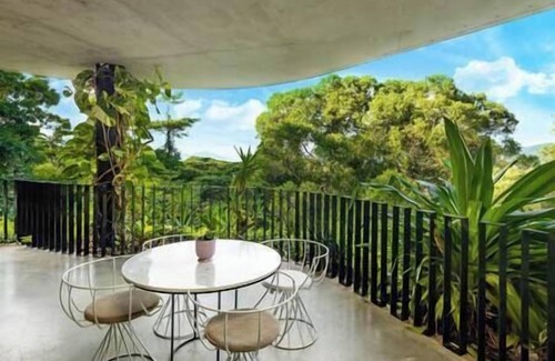 Edge Hill Apartment | Award Winning Architectural Nature Stay